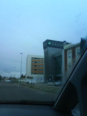 ... negro y lluvioso el cielo me recibi&oacute;...